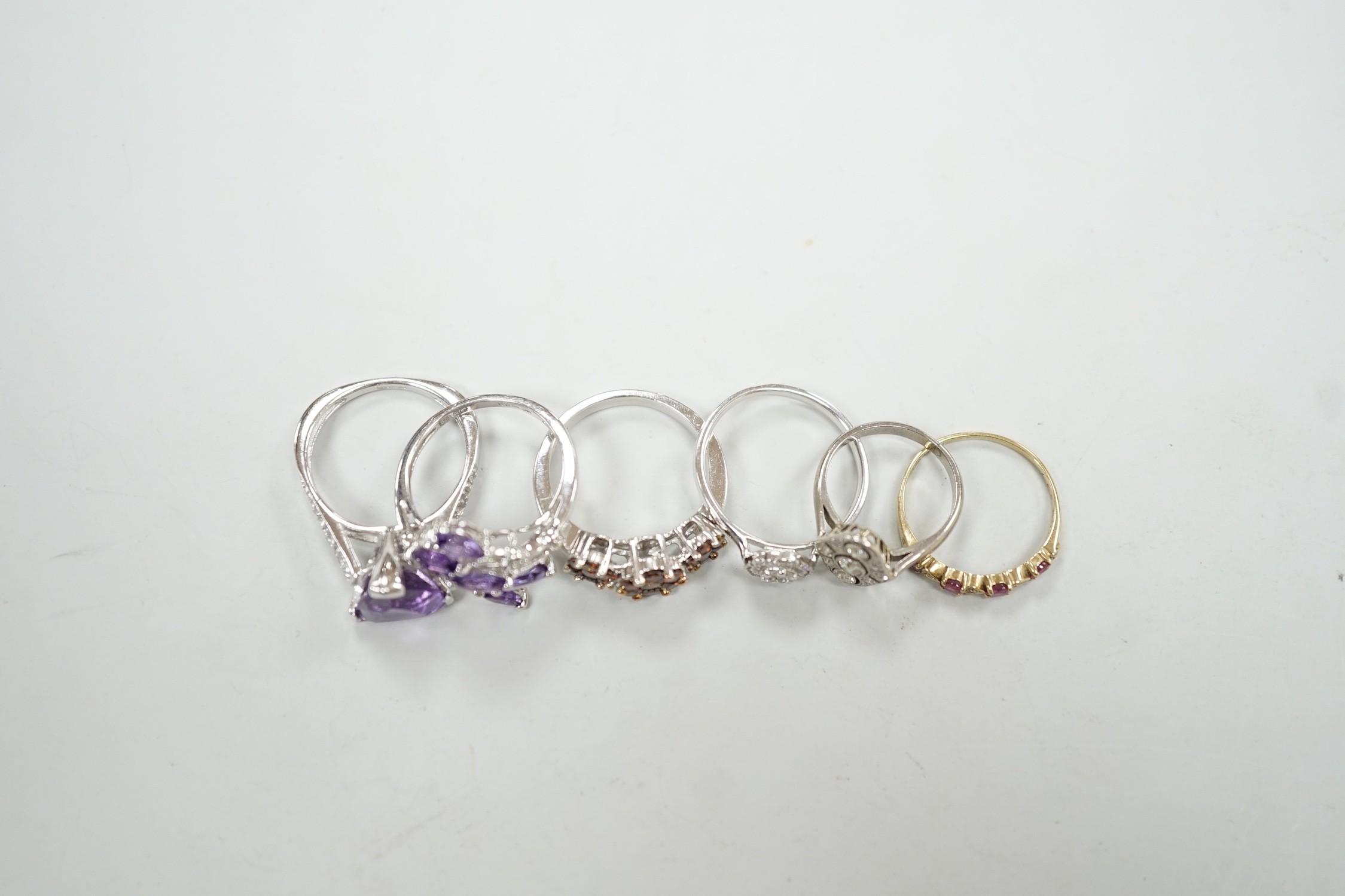 Five assorted modern 9ct gold and gem set dress rings, including diamond cluster ring, gross weight 14.2 grams, together with a 1920's style small white metal and millegrain set diamond cluster ring, size F/G, gross 2.6